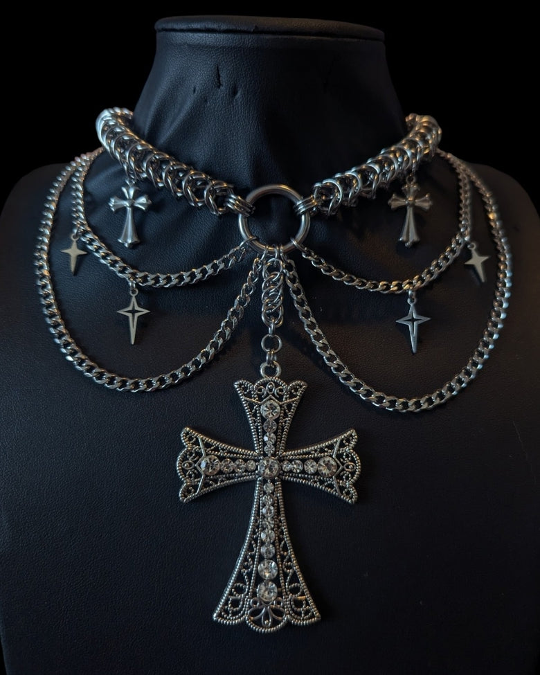 CROSSED CHAINMAIL NECKLACE