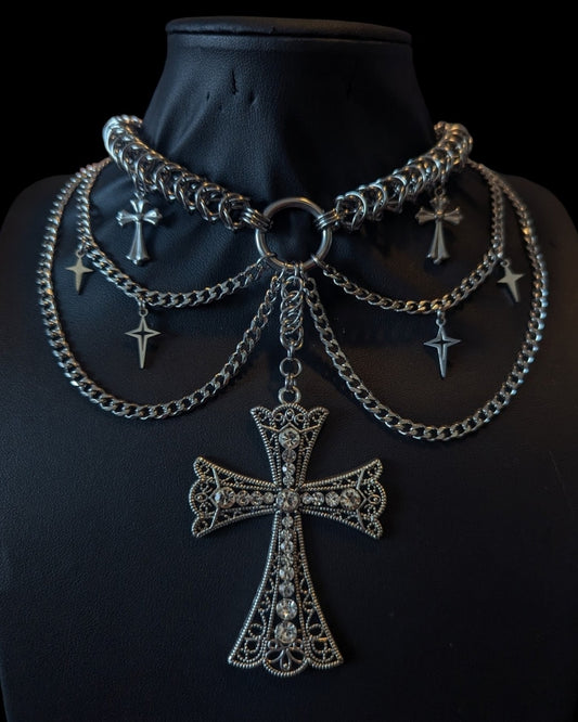 CROSSED CHAINMAIL NECKLACE