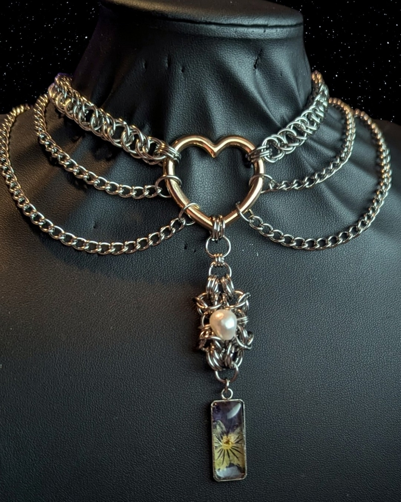 PANSY SWEETHEART CHAINMAIL NECKLACE